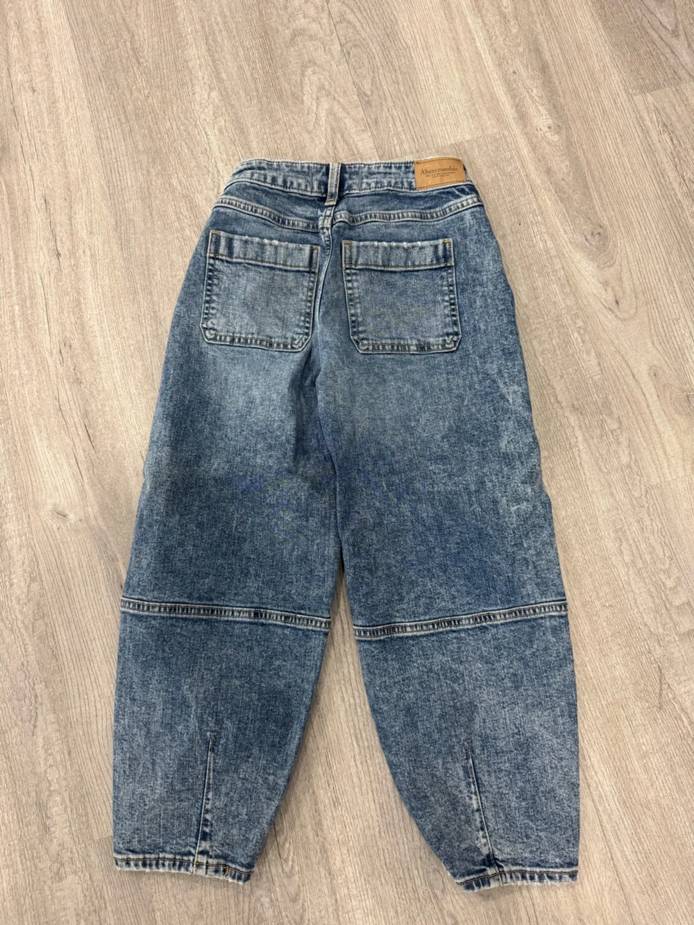 abercrombie kids Washed Blue High Rise Balloon Jeans, size 7-8